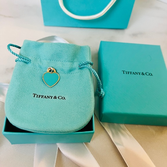 Return to Tiffany Heart Tag Pendant Sterling Silver - Picture 2 of 5